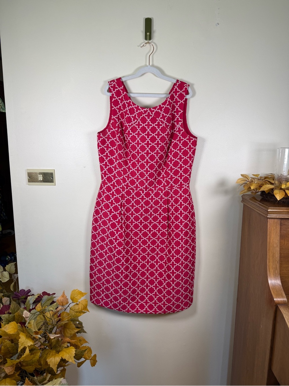 Tahari Pink White Geometric Sheath Dress Women’s Size 8 Career